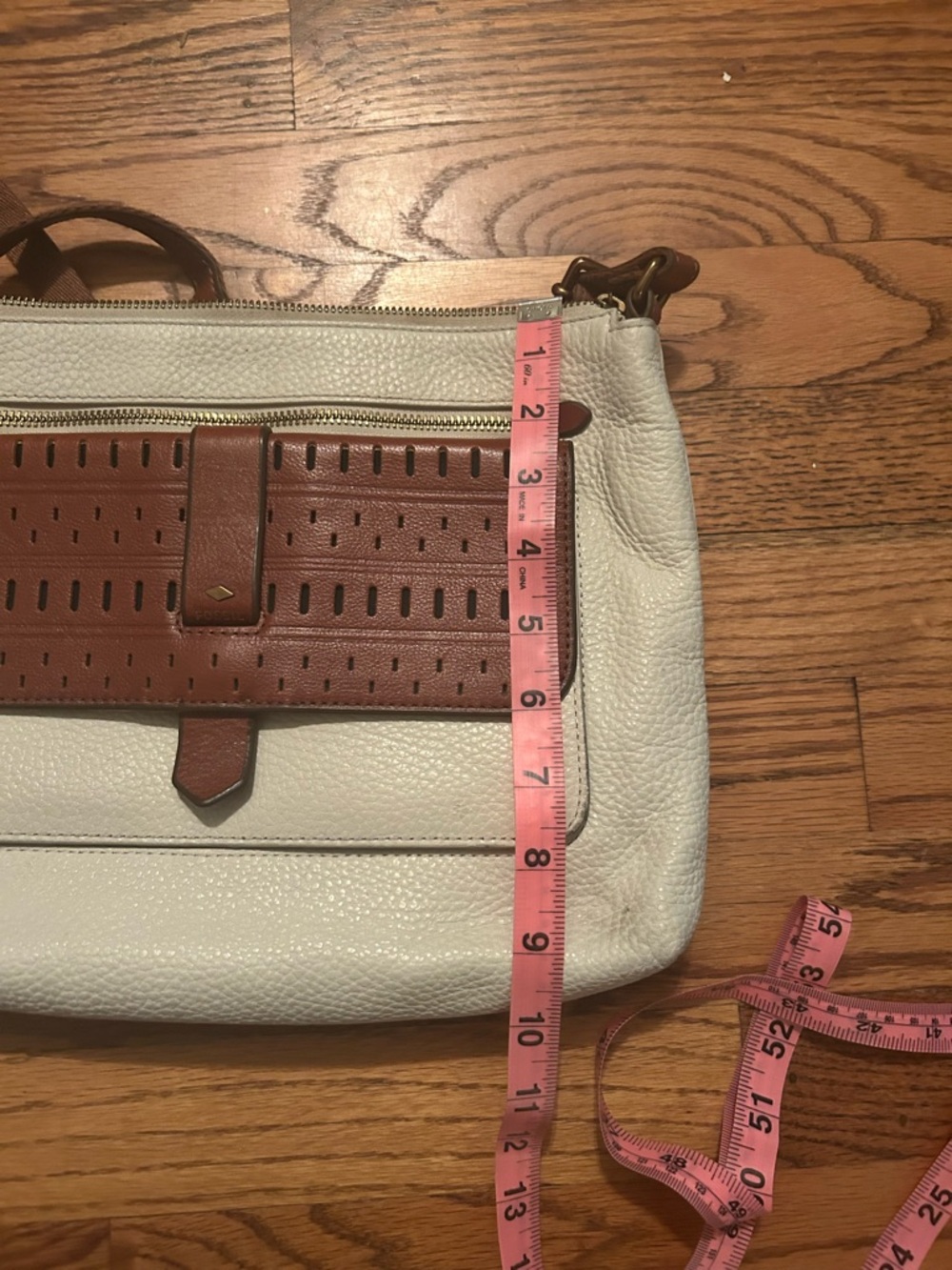 Fossil Women’s Tan Cream Retro/Vintage Inspired Classic Minimalist Shoulder Bag - Picture 11 of 11